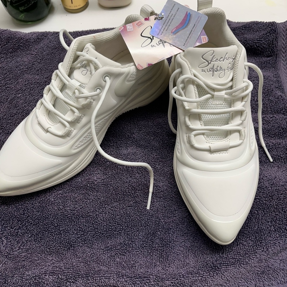 NWT Ashley Park X Sketchers Street Glam Point It sneaker